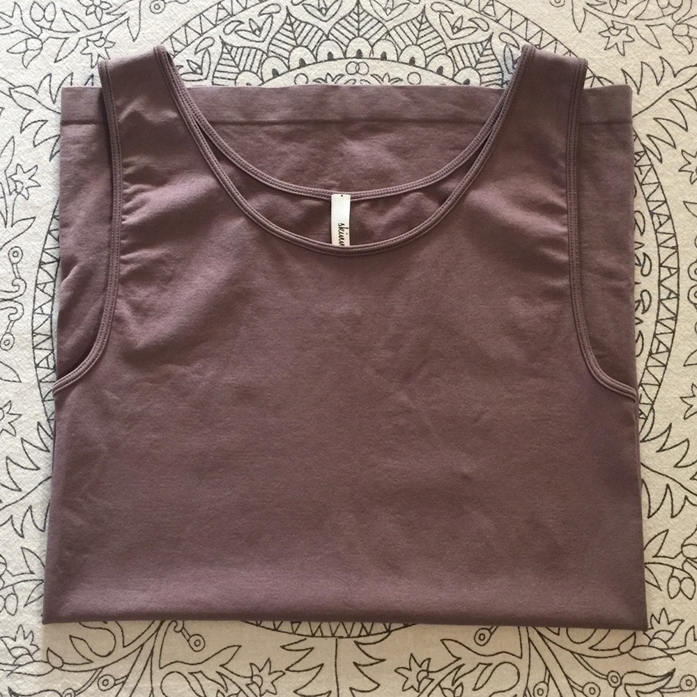 NWOT Taupe skinnytees Scoop-Neck Layering Tank, OS